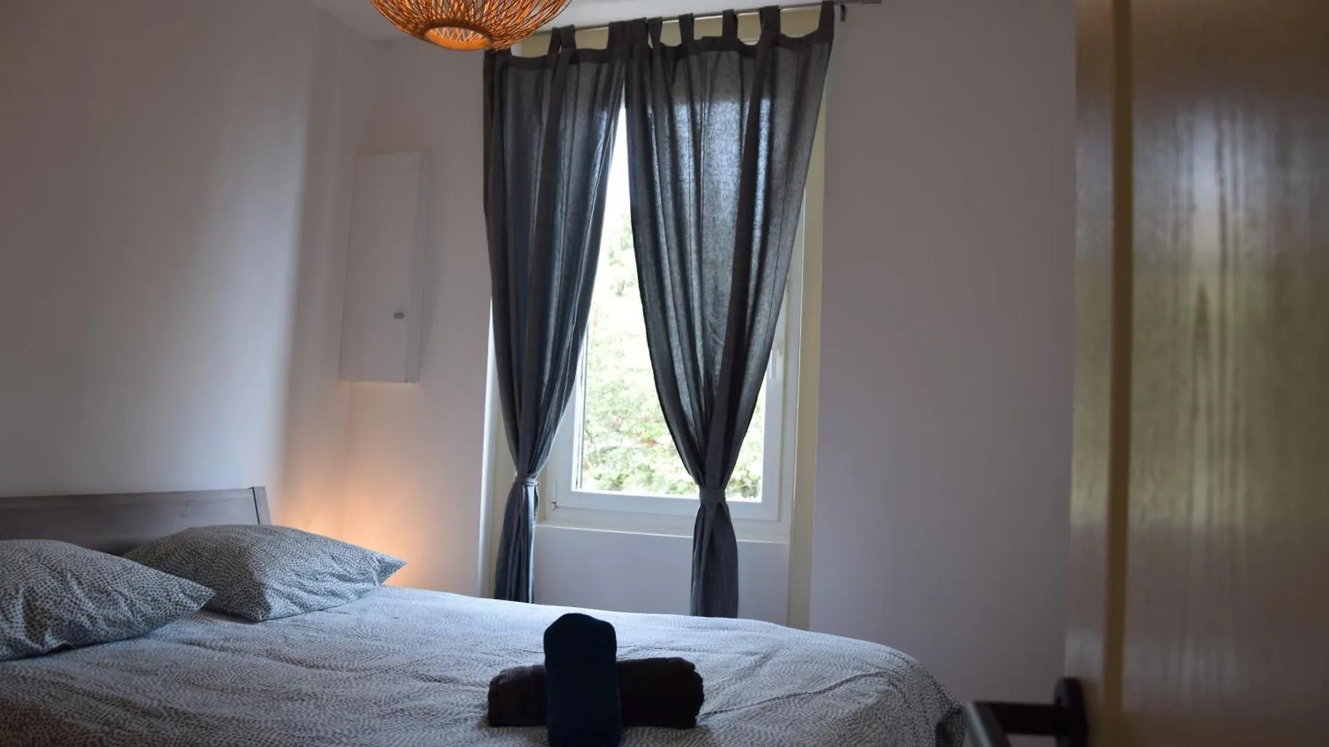 Elegant T2 A Bron, Tramway A 2Min, Box Parking, 4Personnes Apartment