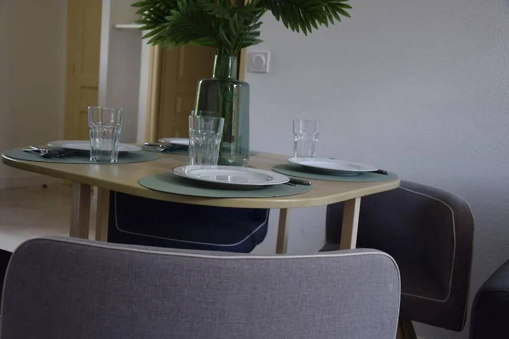 Elegant T2 A Bron, Tramway A 2Min, Box Parking, 4Personnes Apartment  Bron