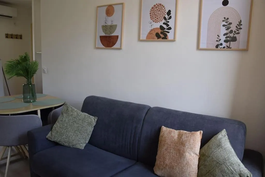 Elegant T2 A Bron, Tramway A 2Min, Box Parking, 4Personnes Apartment France
