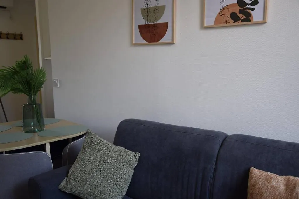 Elegant T2 A Bron, Tramway A 2Min, Box Parking, 4Personnes Apartment Bron