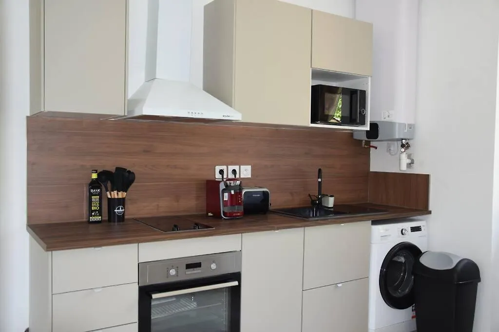 Elegant T2 A Bron, Tramway A 2Min, Box Parking, 4Personnes Apartment  Bron