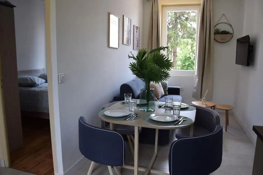 Elegant T2 A Bron, Tramway A 2Min, Box Parking, 4Personnes Apartment 0*, Bron