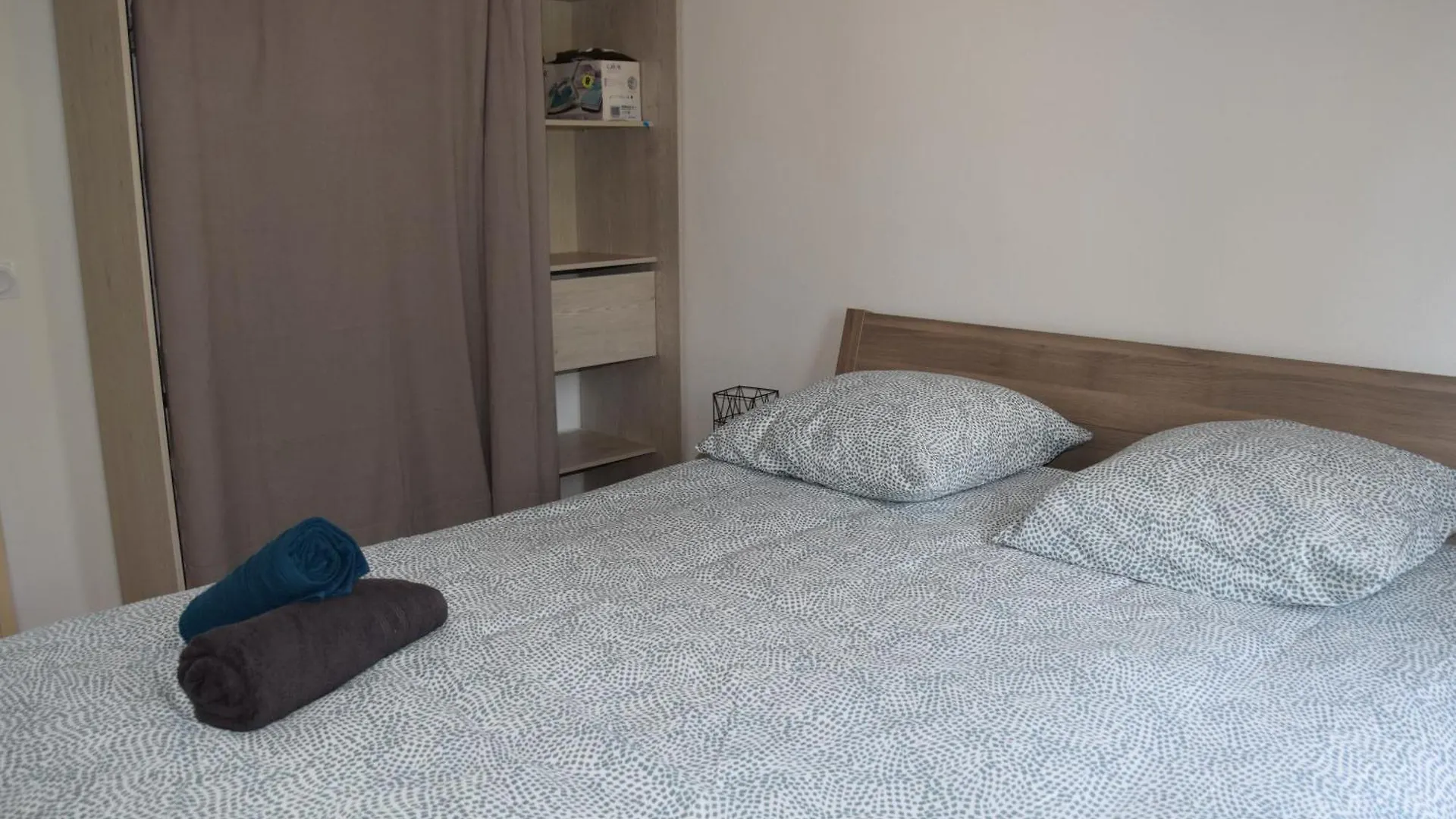 Elegant T2 A Bron, Tramway A 2Min, Box Parking, 4Personnes Apartment France