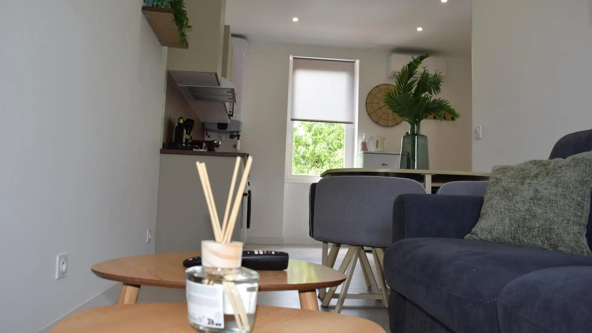 Elegant T2 A Bron, Tramway A 2Min, Box Parking, 4Personnes Apartment Bron