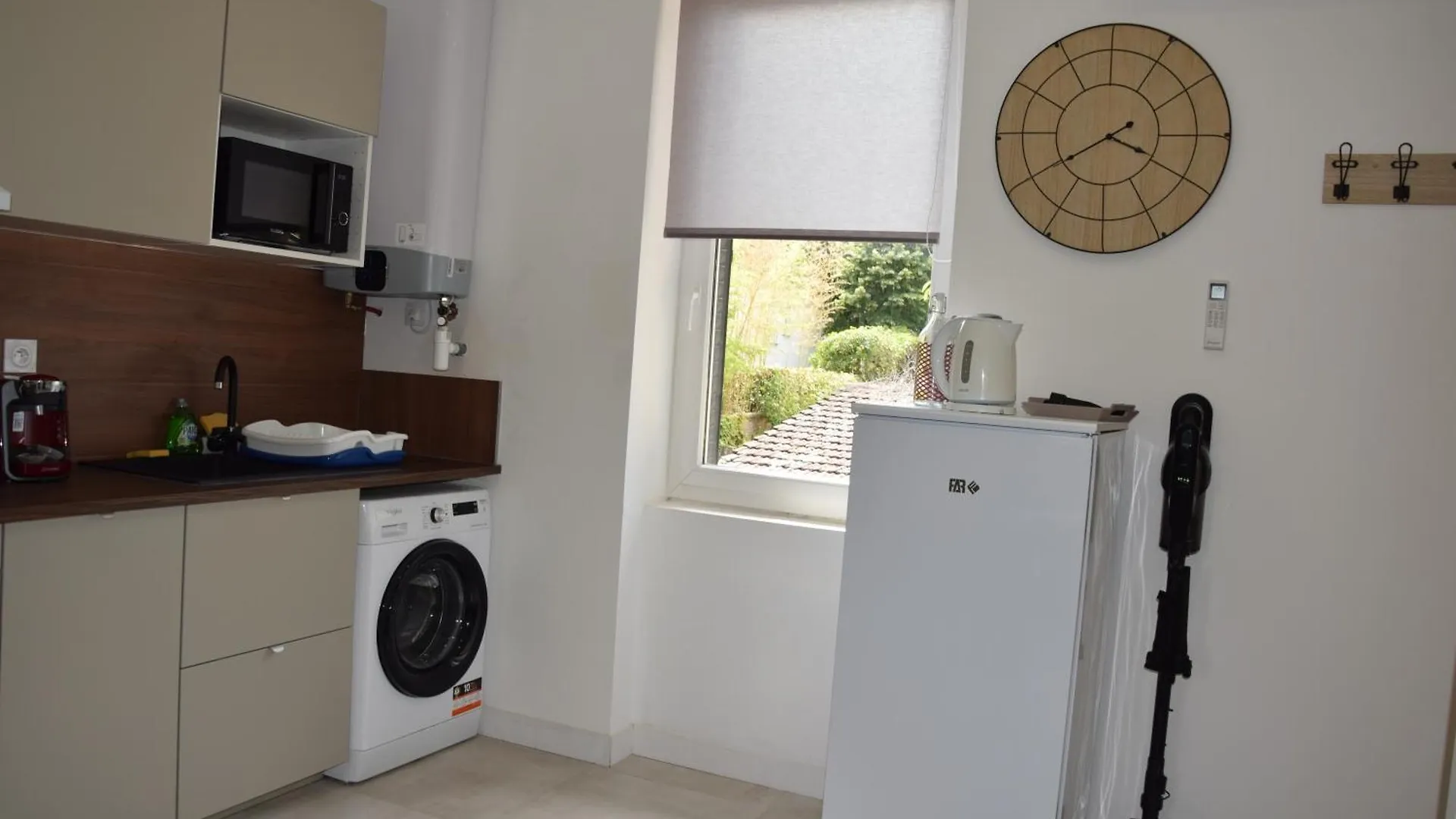 Elegant T2 A Bron, Tramway A 2Min, Box Parking, 4Personnes Apartment