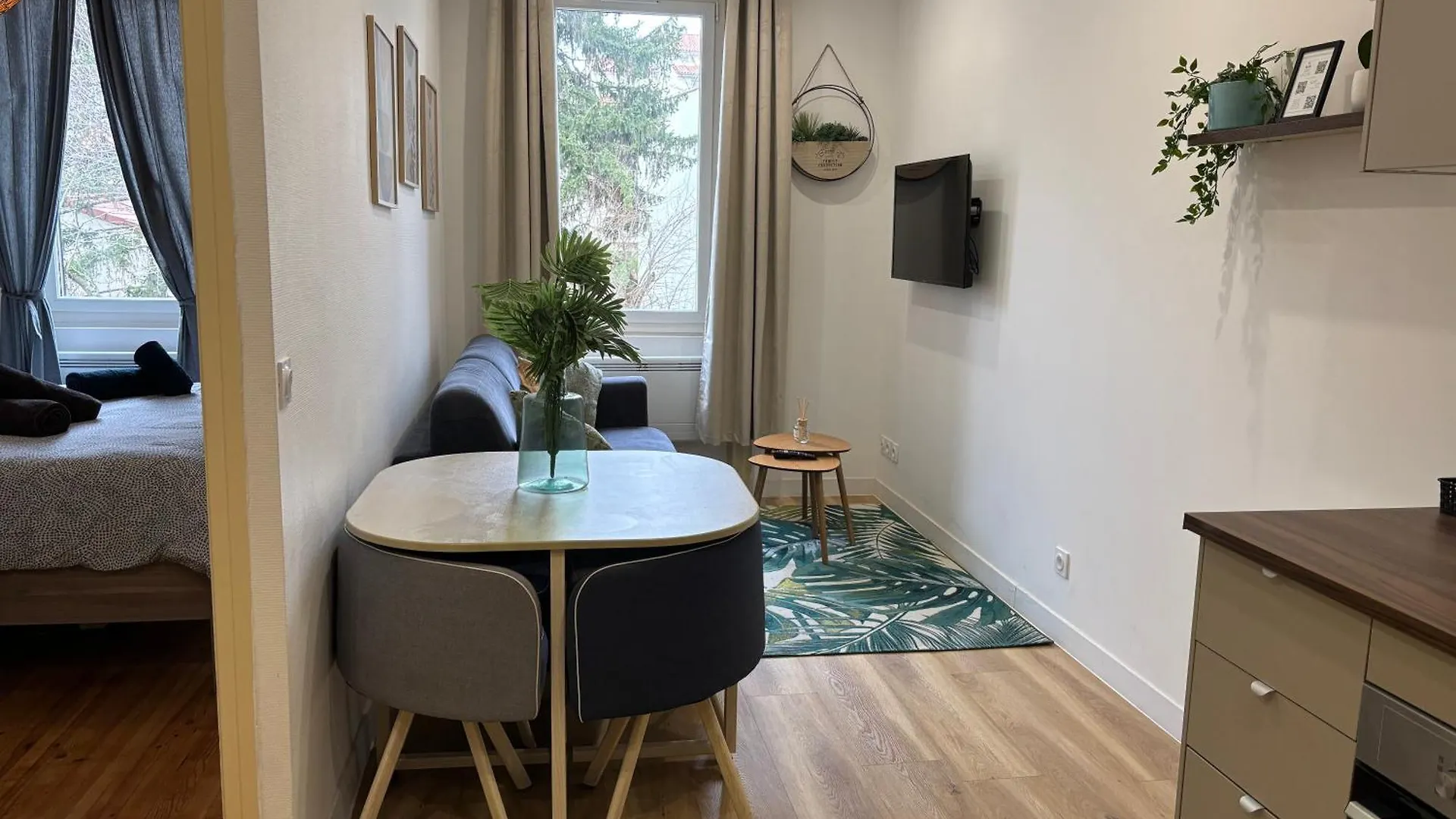 Elegant T2 A Bron, Tramway A 2Min, Box Parking, 4Personnes Apartment