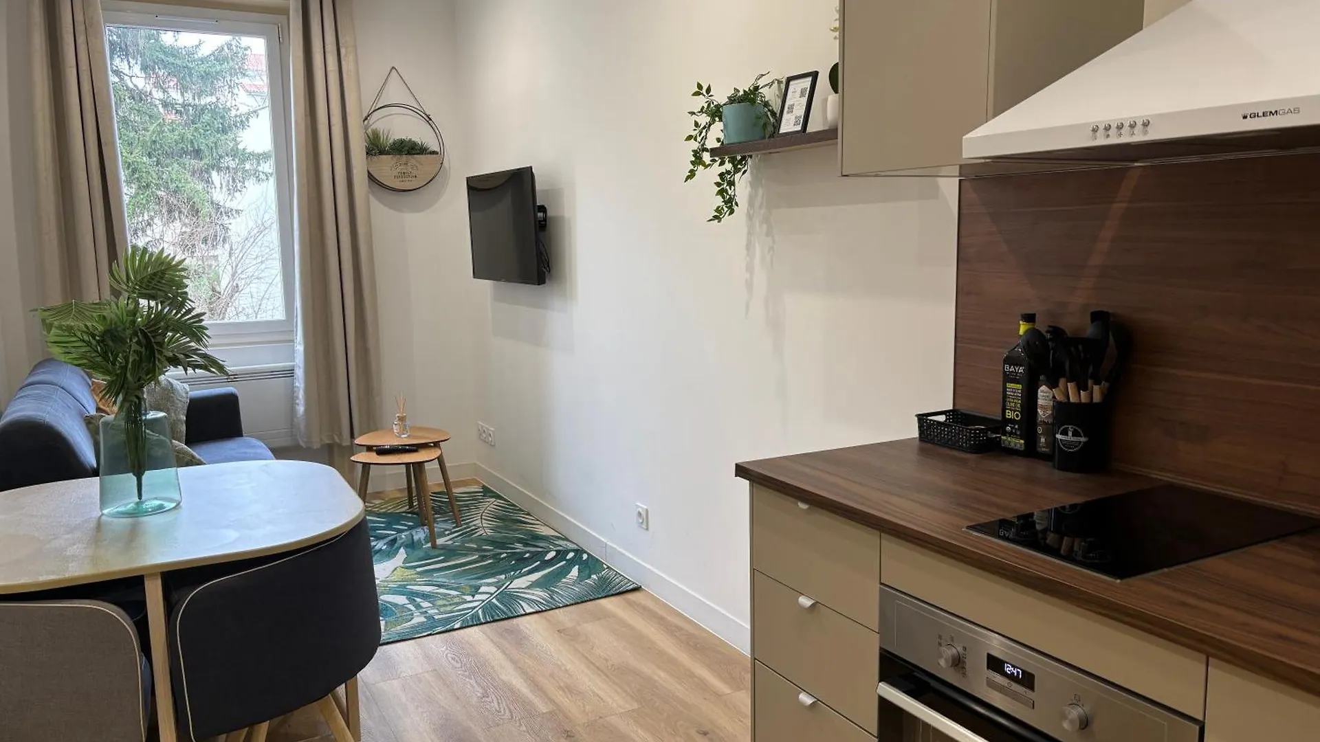 Elegant T2 A Bron, Tramway A 2Min, Box Parking, 4Personnes Apartment France