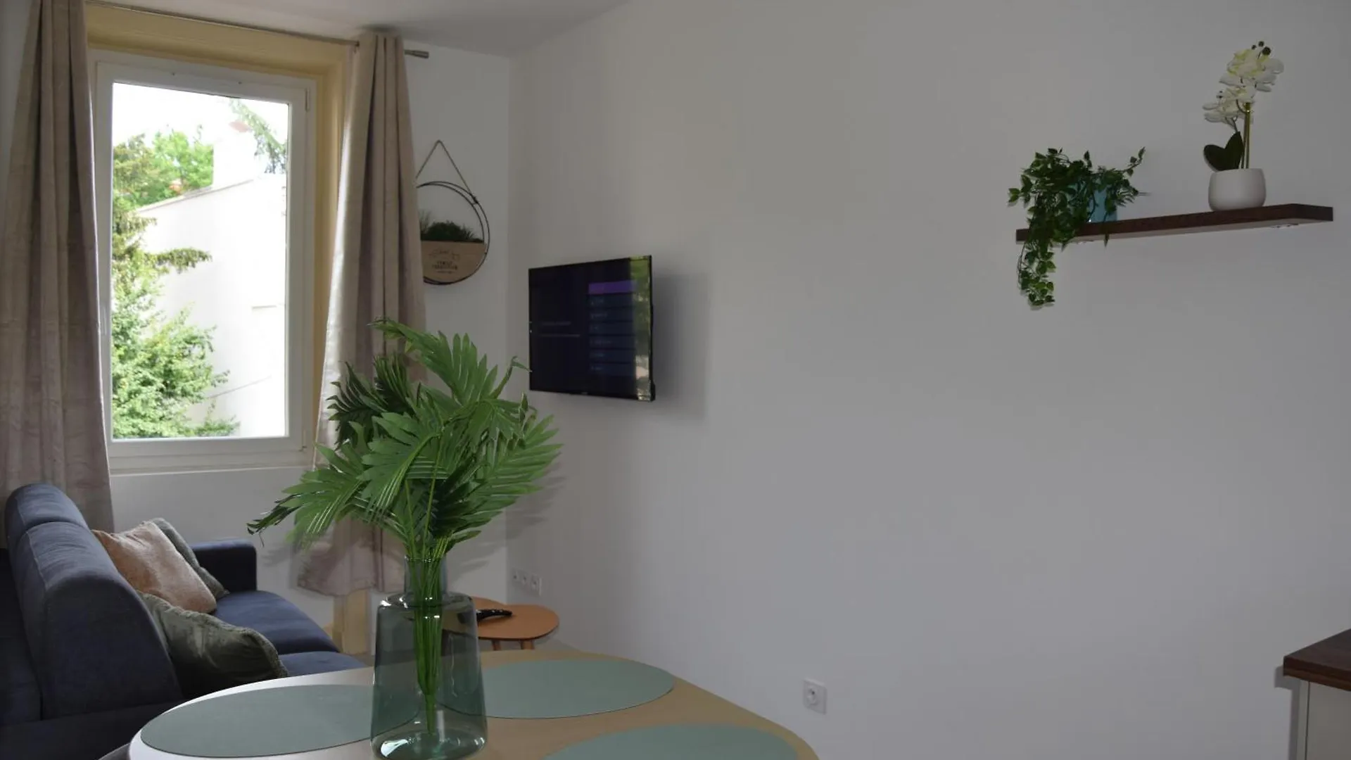 Elegant T2 A Bron, Tramway A 2Min, Box Parking, 4Personnes Apartment